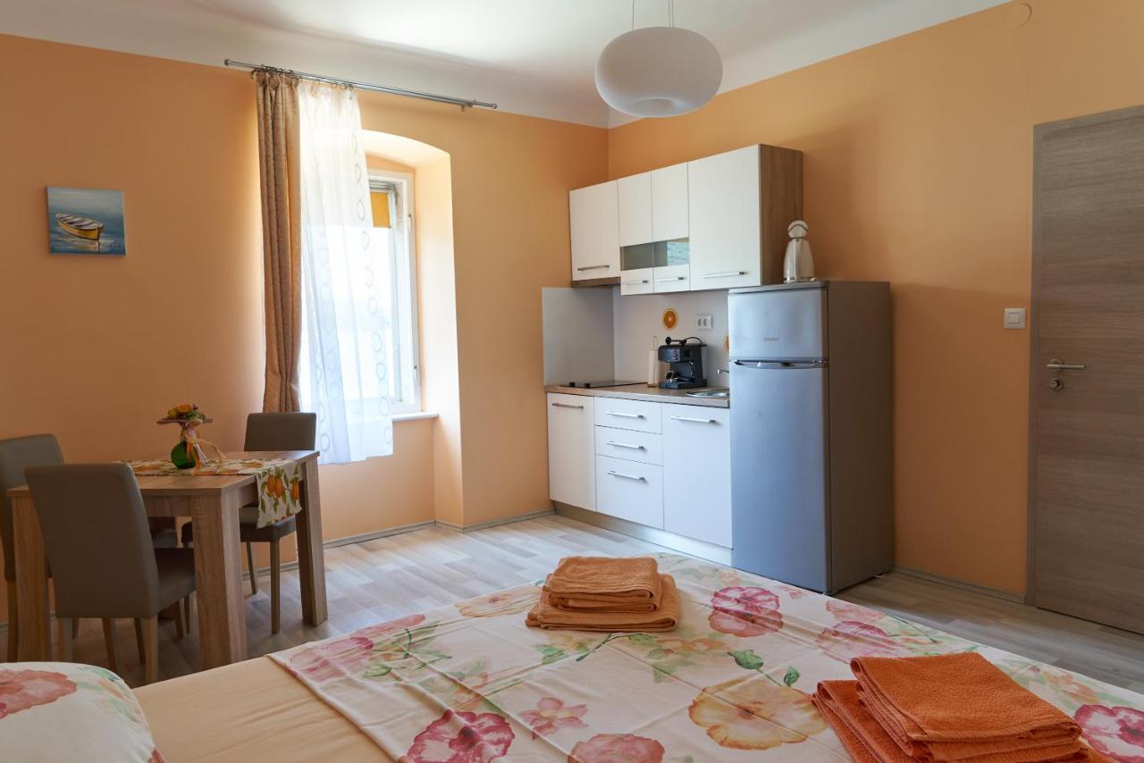Apartments Nives Cres Exterior foto